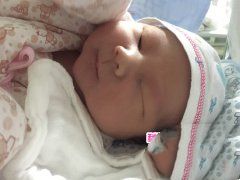 夫妻18年不孕诞下试管婴儿